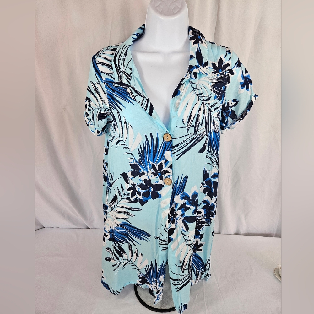 Xhilaration Light Blue Floral Button Down Shirt